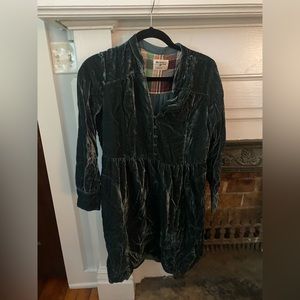 Dark green anthropologie “Holding Horses” velvet dress with pockets.